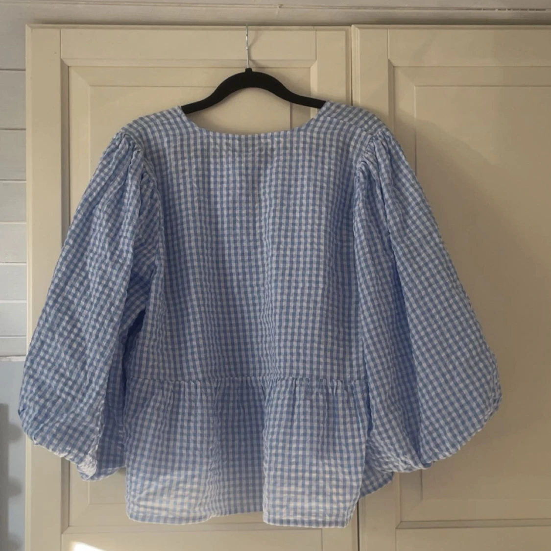 Blårutig blus med knyt fram - 1