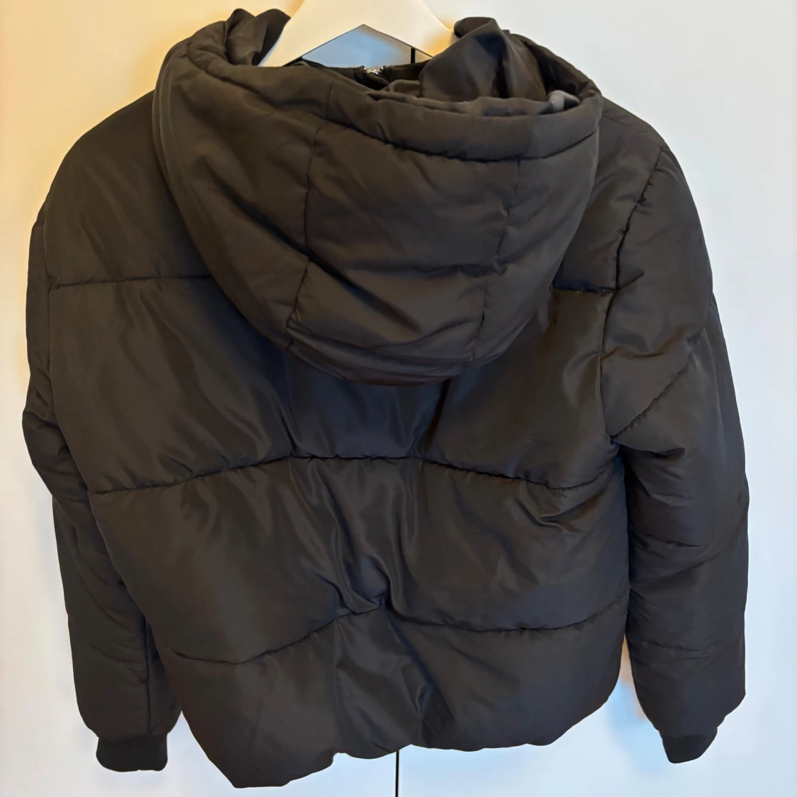 Svart pufferjacka från JDY med huva - 2