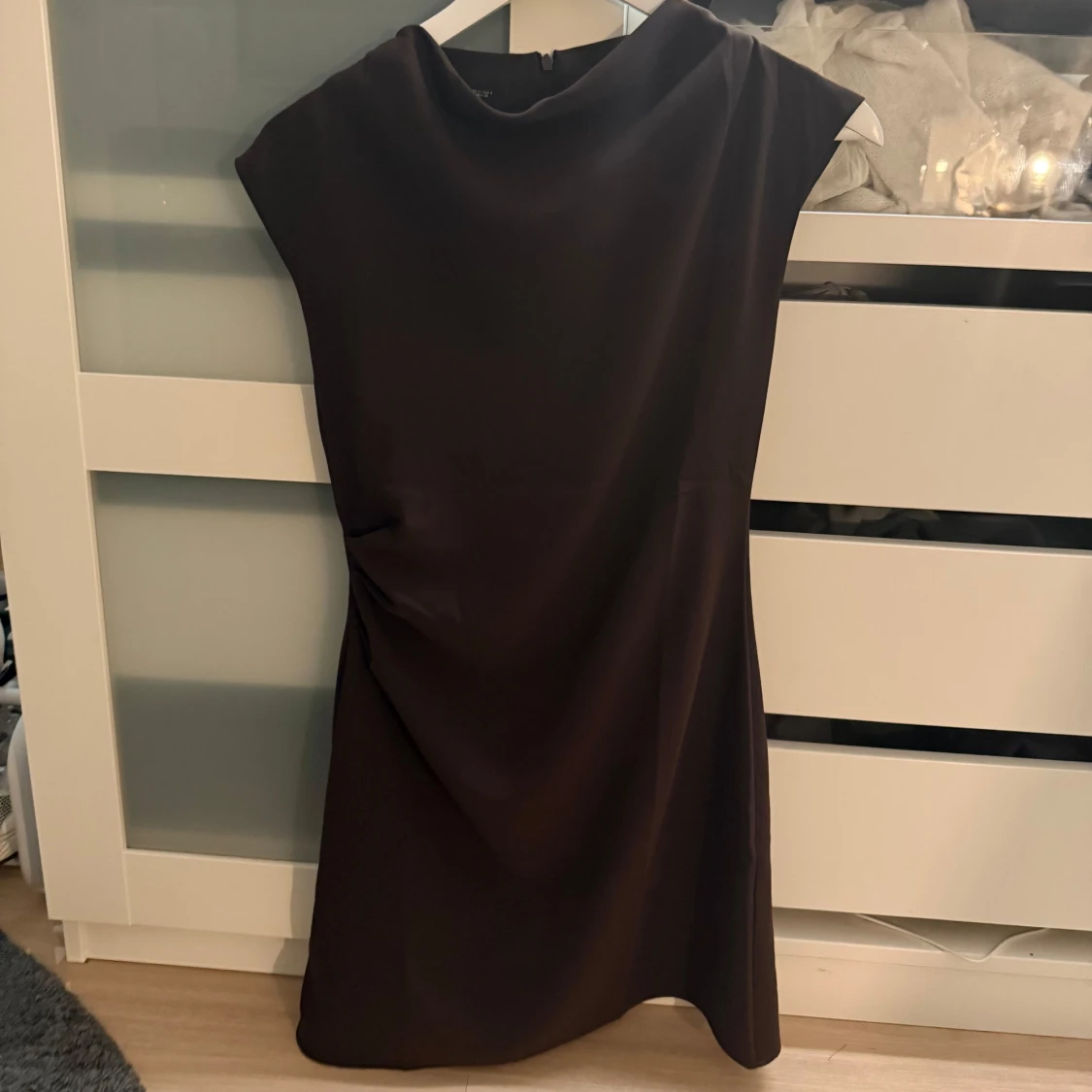 Brun kort klänning - 1