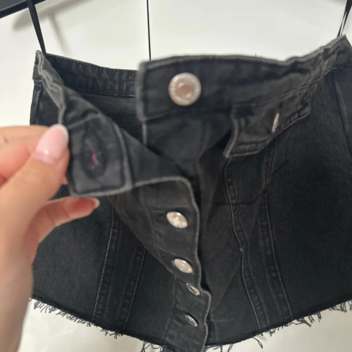 Svart jeanstopp med knappar - 3