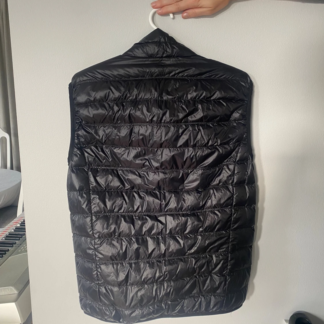 Svart dunväst från EA7 - 1