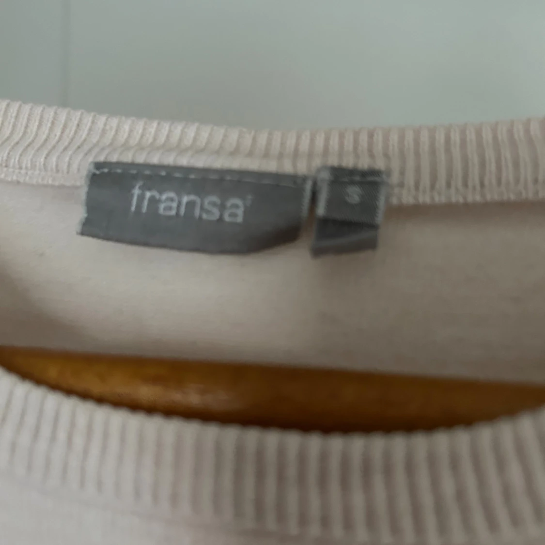 Ljusbeige stickad topp från Fransa - 1