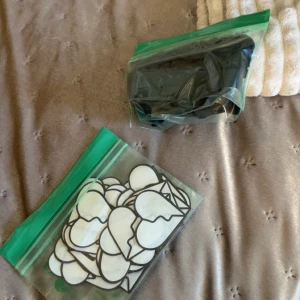 Miriam Bryant konfetti nytt - Miriam bryant konfetti från okej att dö turnen! Finns fler än på bilden bara skriva ett antal så fixar ett pris🩷