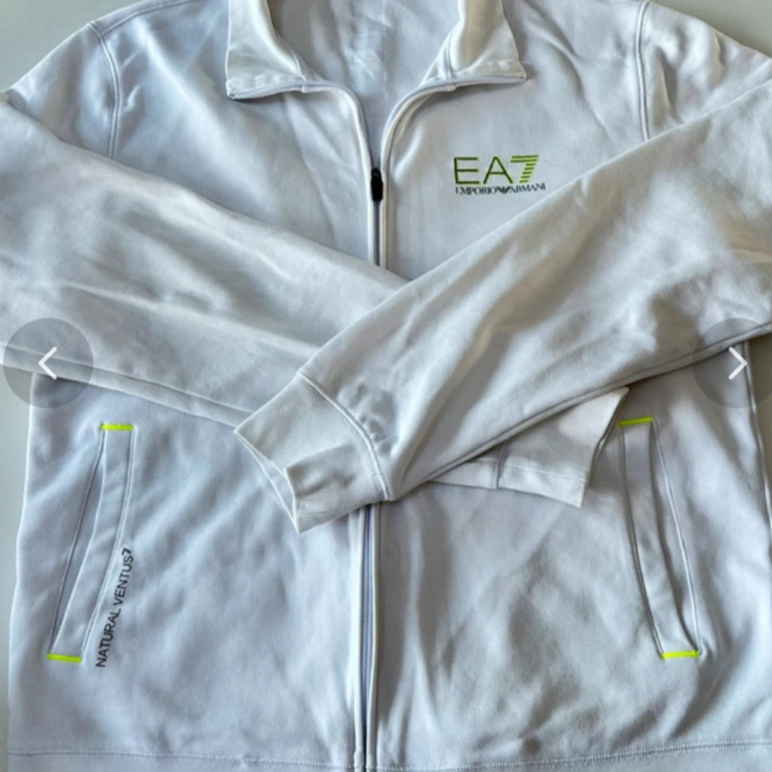 Vit ziptröja från EA7 Emporio Armani