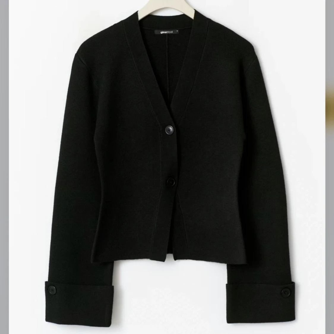 Svart kofta från Gina Tricot