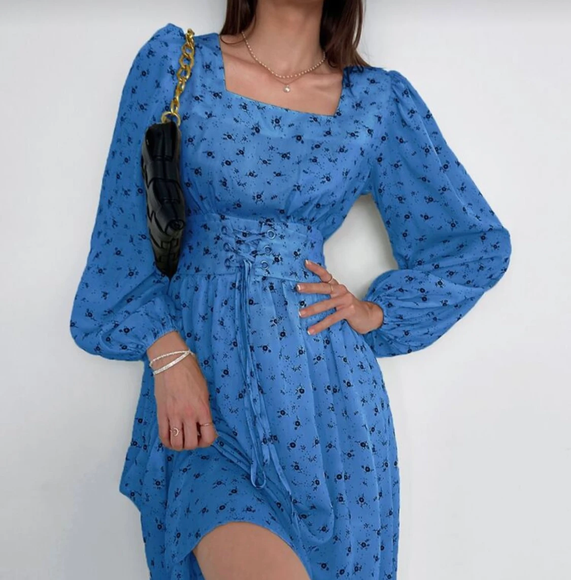 Blå blommig långklänning 