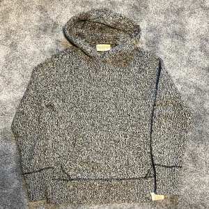 Vintage Ralph Lauren Hoodie - En vintage Ralph lauren hoodie utan defekter! Såldes under 2000-tal och är i mycket fint skick! 70% akryl och 30% ull. Väldigt snygg, unik och framför allt skön nu till vintern! 