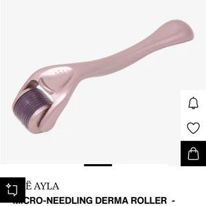 Zoe Ayla derma roller rosegold - Micro-needling derma roller i snygg rosegold färg med 0,5 mm nålar. Perfekt för ansiktsvård och exfoliering, hjälper till att förbättra hudens utseende. Handtaget är ergonomiskt och materialet är plast och metall.
