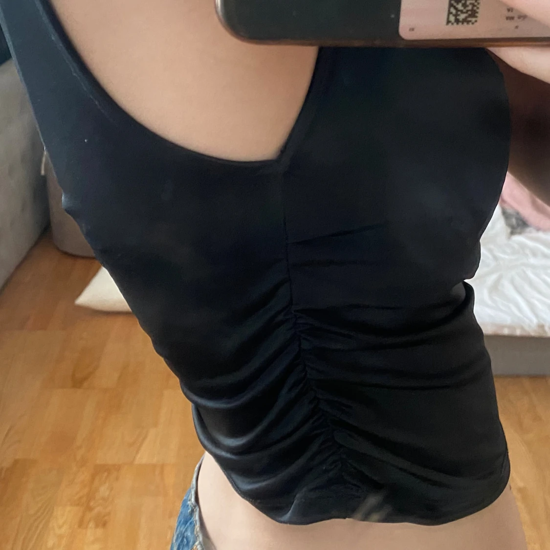 Svart croppad topp med rynkade sidor - 1