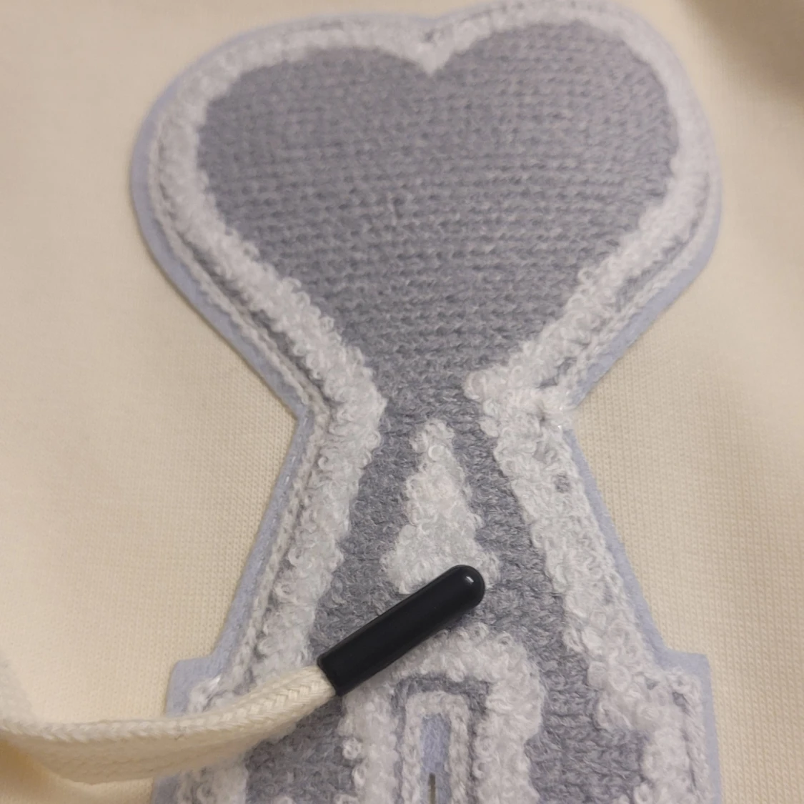 Krämvit hoodie från Ami Paris M - 3