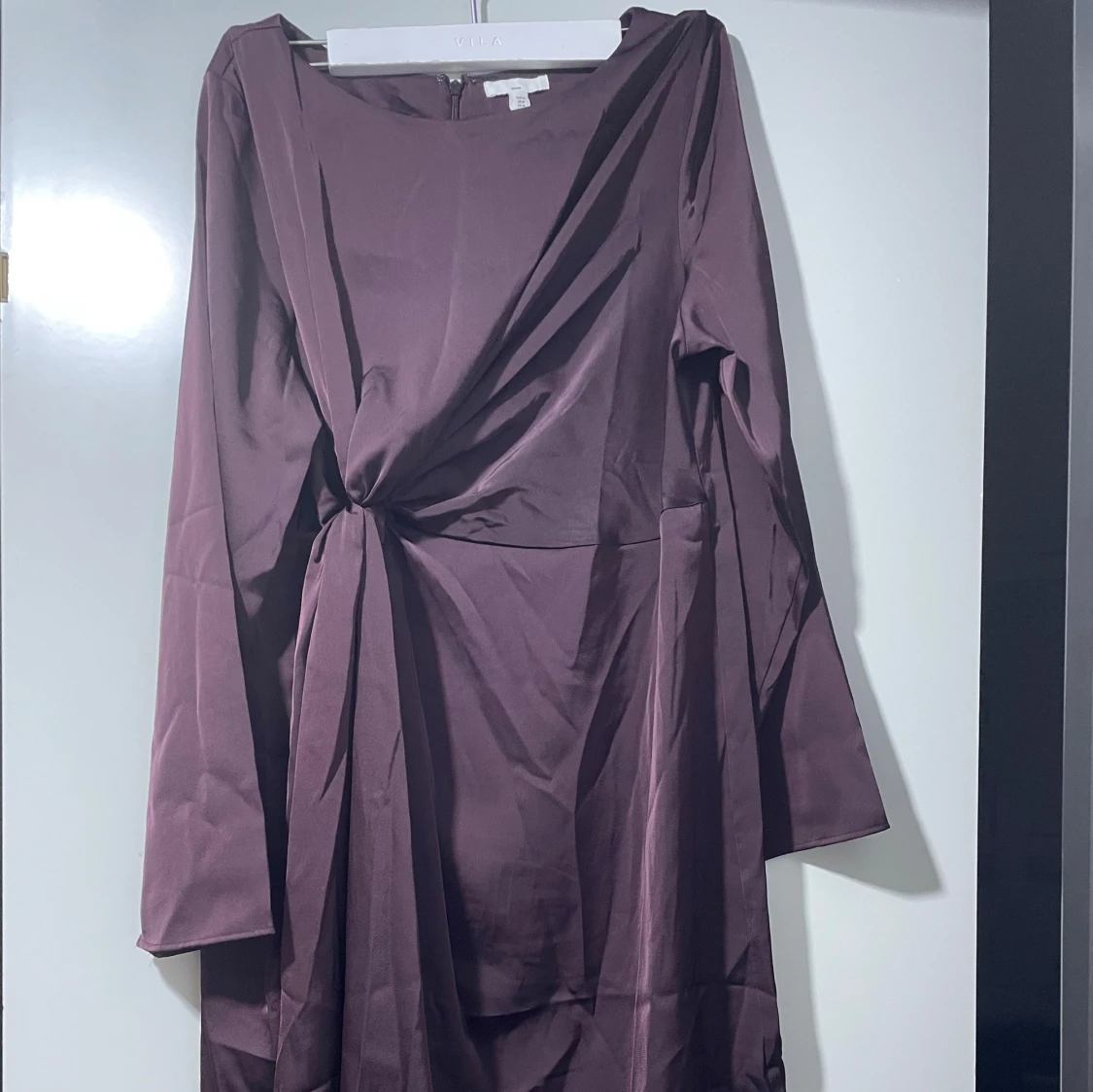 Vinröd omlottklänning från VILA