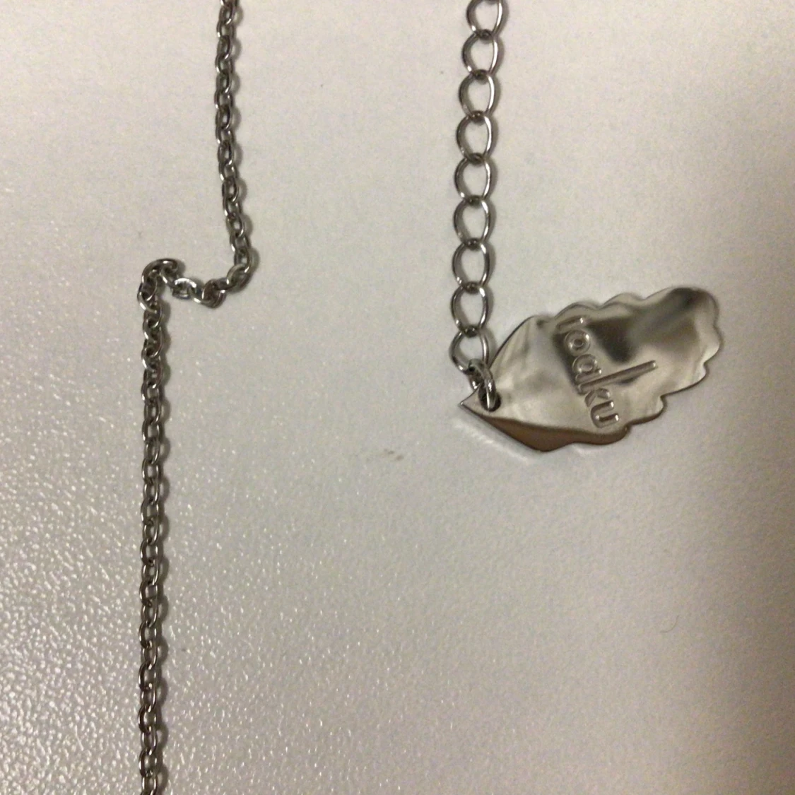 Silverhalsband med bokstav A från Ioaku - 2