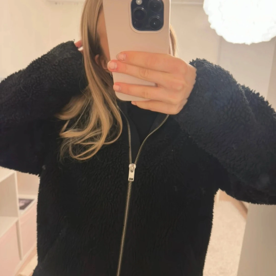 Svart teddyjacka med dragkedja - 1