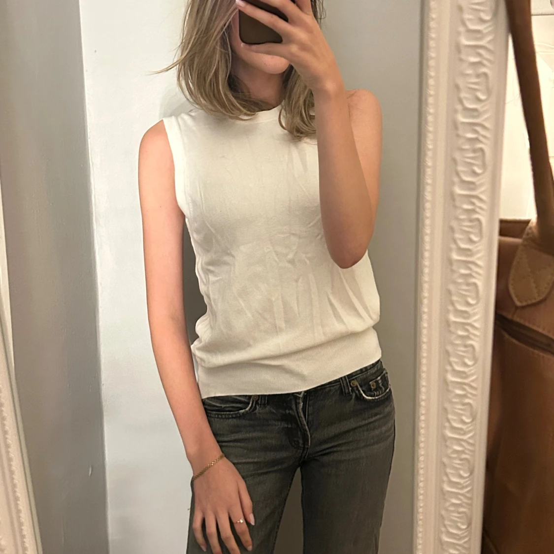 Vit ärmlös linnetopp - 1