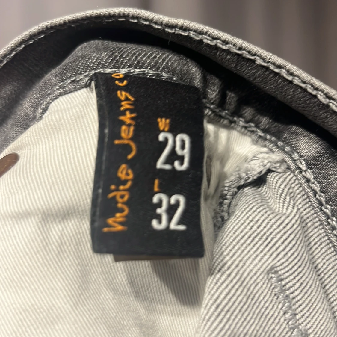 Grå jeans från Nudie Jeans Co - 4