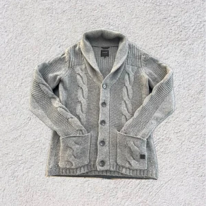 Stickad cardigan - Fint skick. Pris endast 249