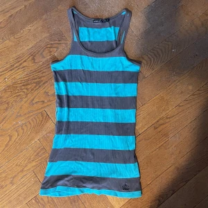 snyggt randigt linne - Ett fint linne som tyvärr inte kommit till användning :(( det är ganska långt och tunnt. 