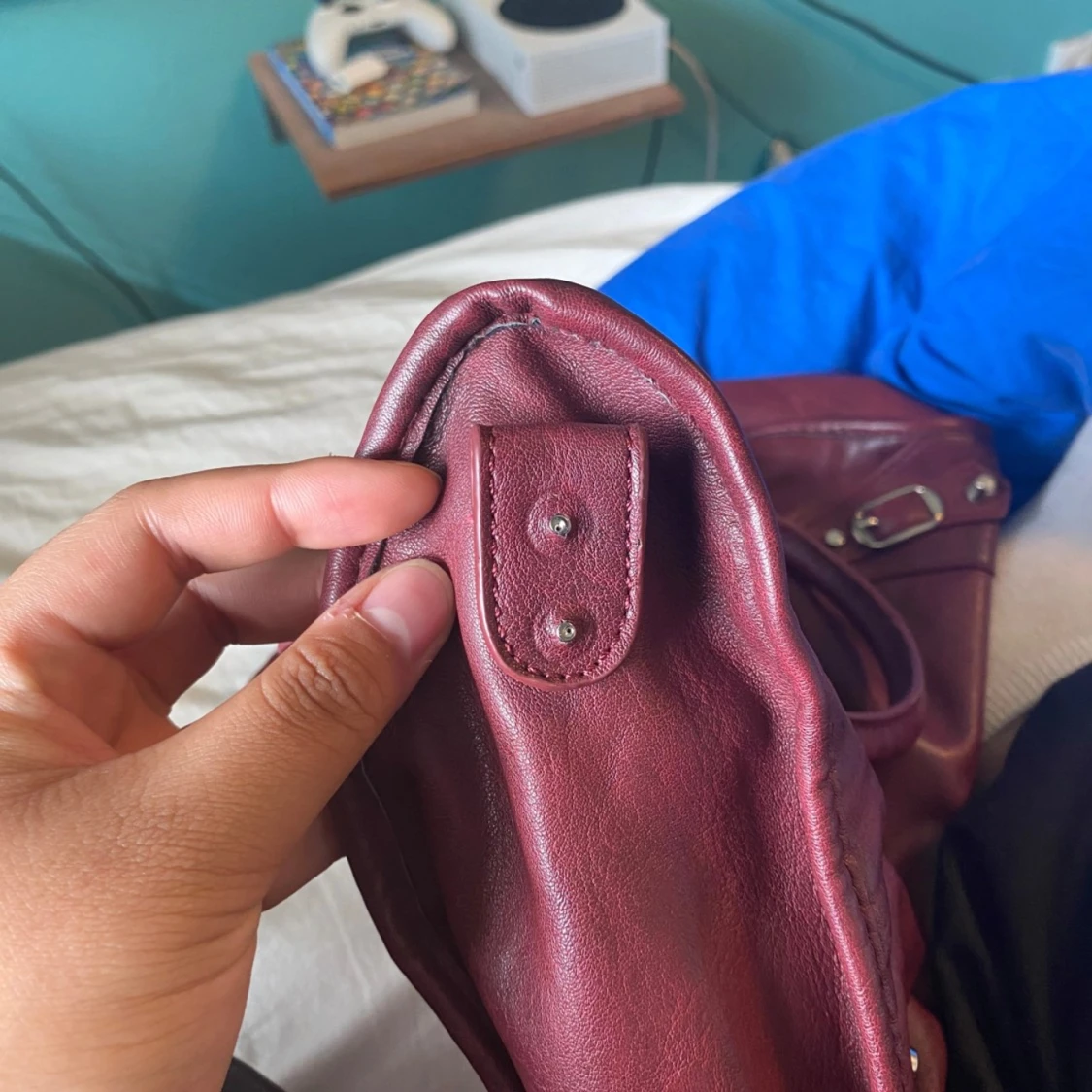 Vinröd väska  - 4