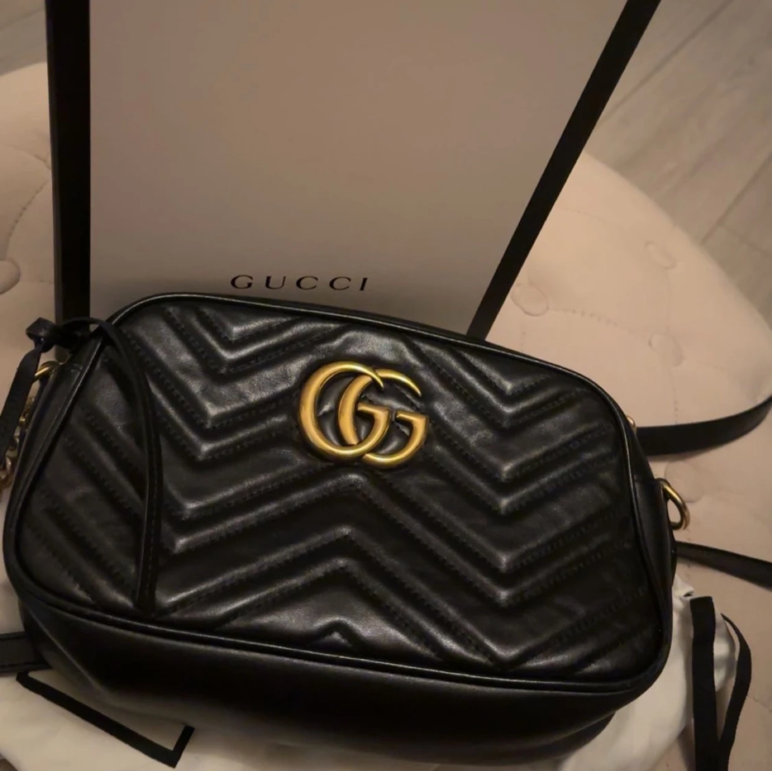 Svart axelväska från Gucci i skinn - 2