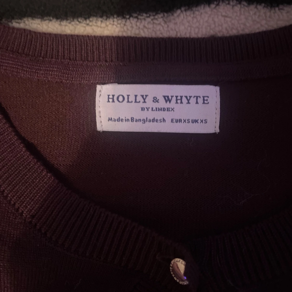 Mörklila kofta från Holly & Whyte - 1