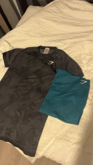 Gymshark - Två Gymshark tröjor i okej skick jag vill bli av med! 