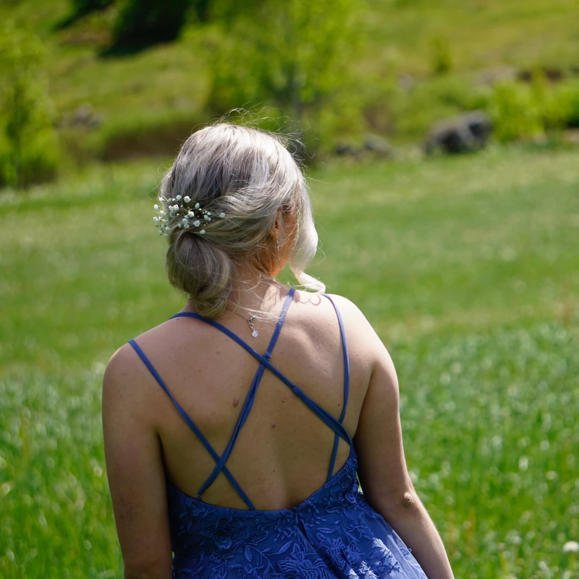 Blå långklänning med spetsdetaljer - 2