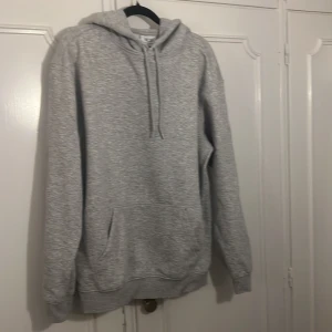 Grå hoodie  - Grå hoodie storlek S