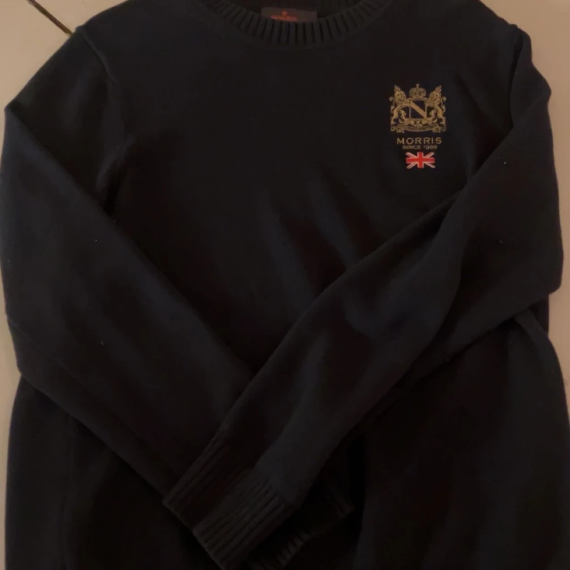 Mörkblå stickad tröja Morris L