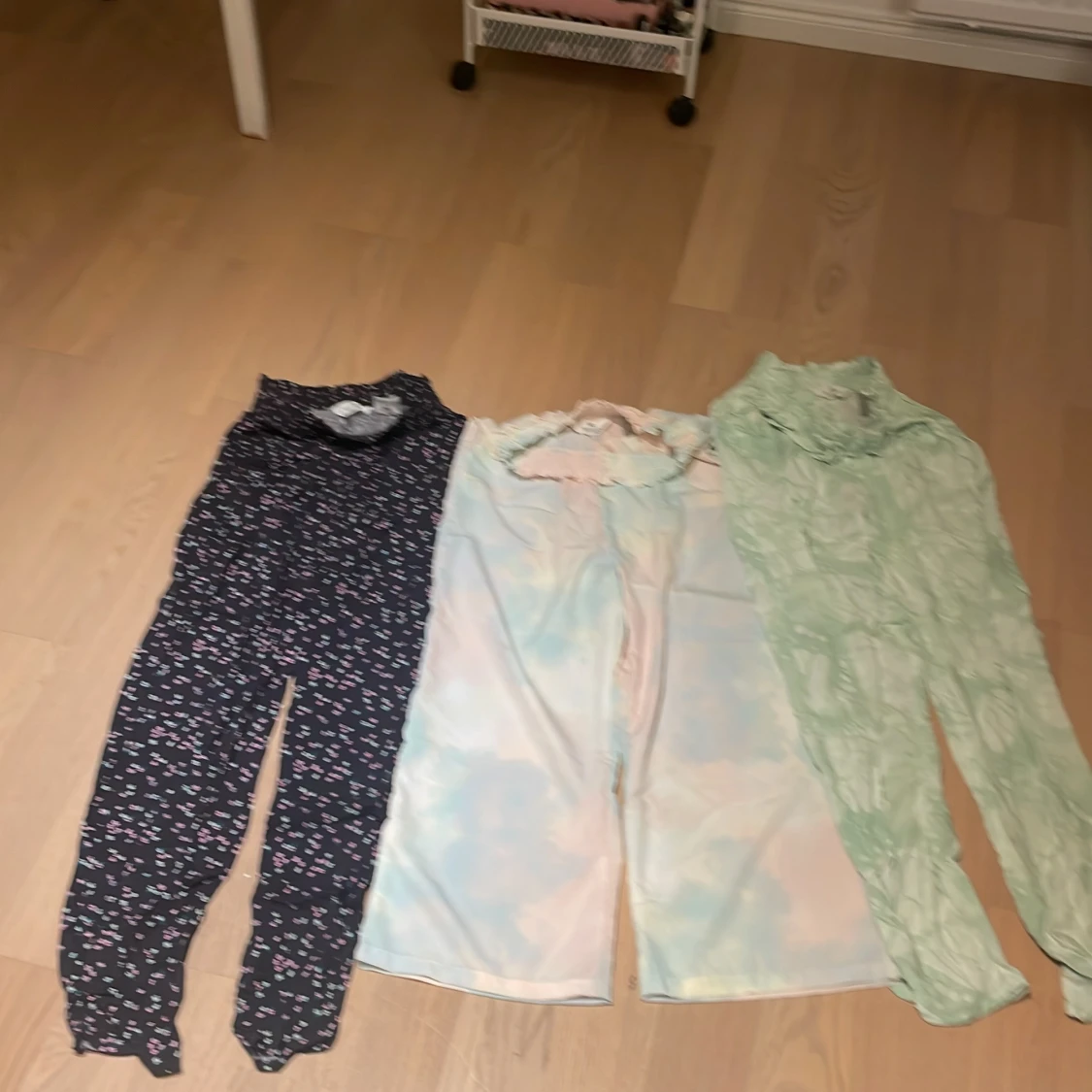 Tre mönstrade byxor från H&M, strl 164 - 4