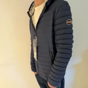 Colmar Jacka  - Hej! Säljer nu en Colmar jacka herr | skick 10/10 (HELT NY) | EU 46/XS | Hör av er vid eventuella frågor🤝