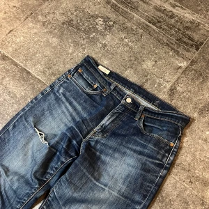 Vintage Dry Levis 511 - 32/32 - Störd wash på dessa, 32/32 sitter slim/straight👏 Kolla noggrant på slitningarna innan ni köper🫡
