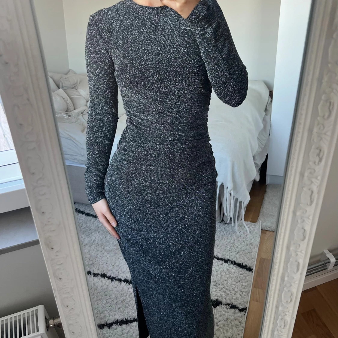 Glittrig långklänning från Kappahl