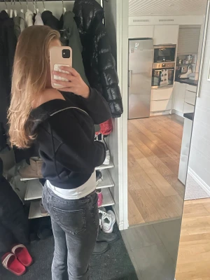 Svarta bootcut jeans - Jeans från Gina tricot men som inte kommer till användning längre 🥰