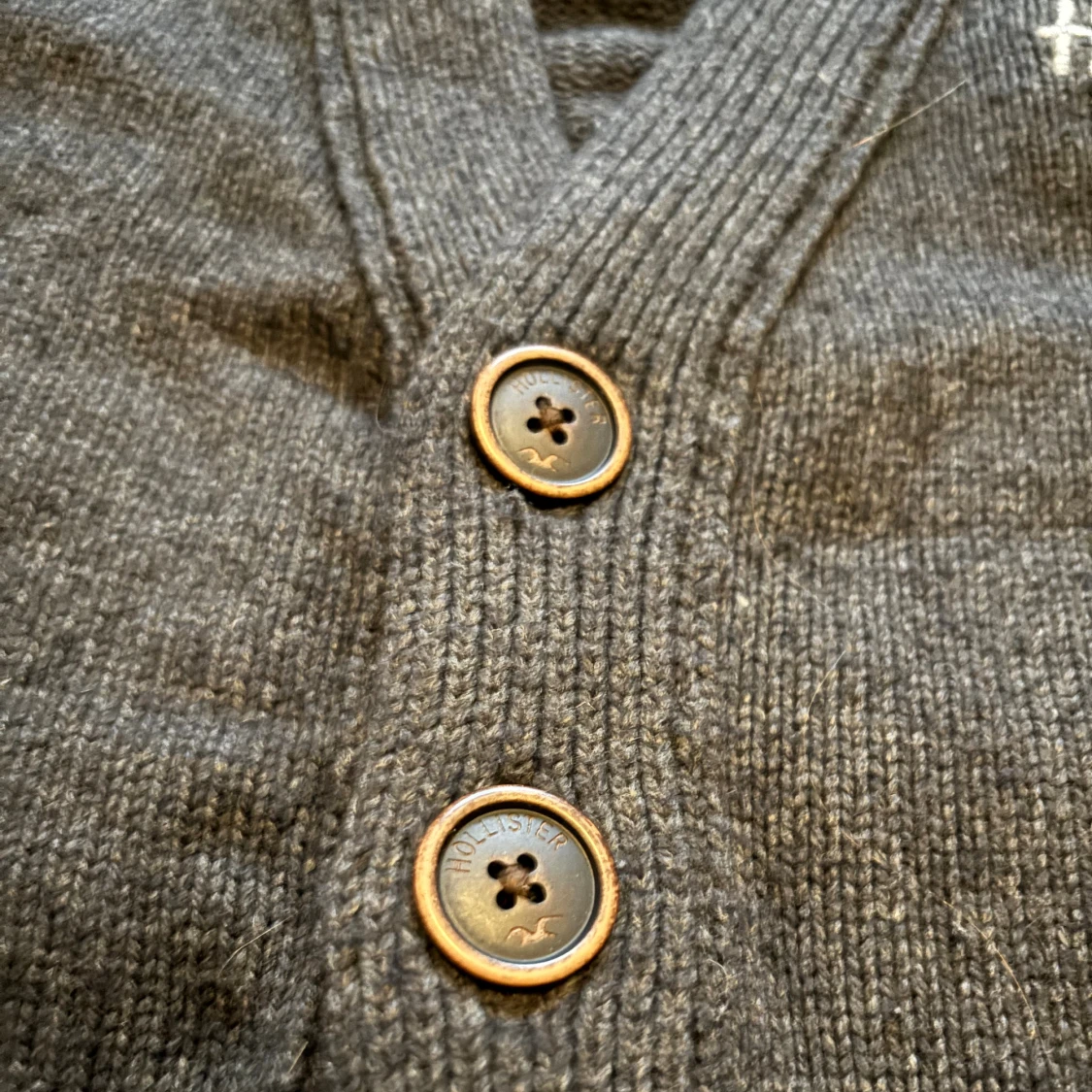 Mörkgrå stickad kofta/cardigan från hollister - 3