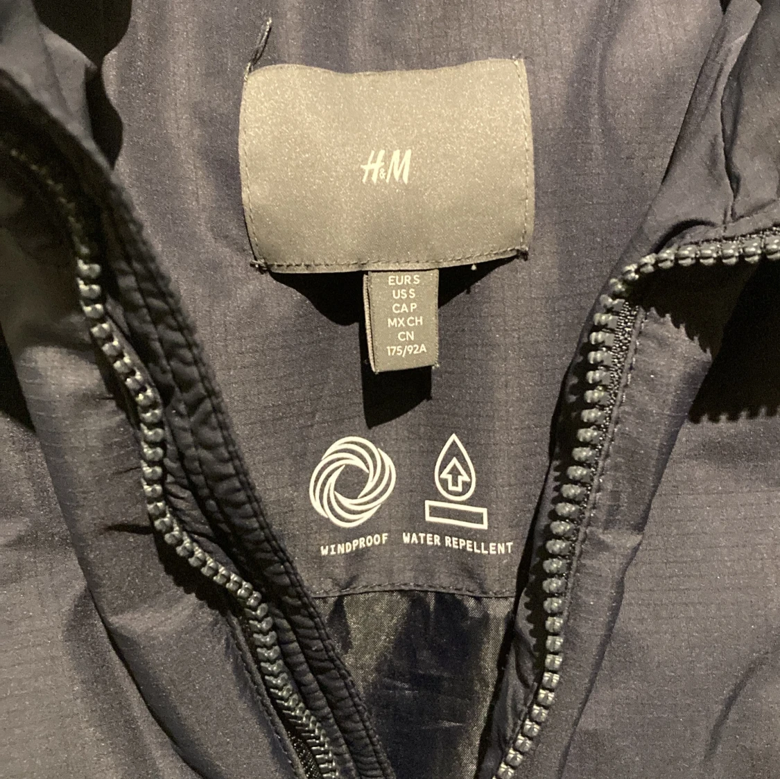 Mörkblå pufferjacka - som ny! - 2