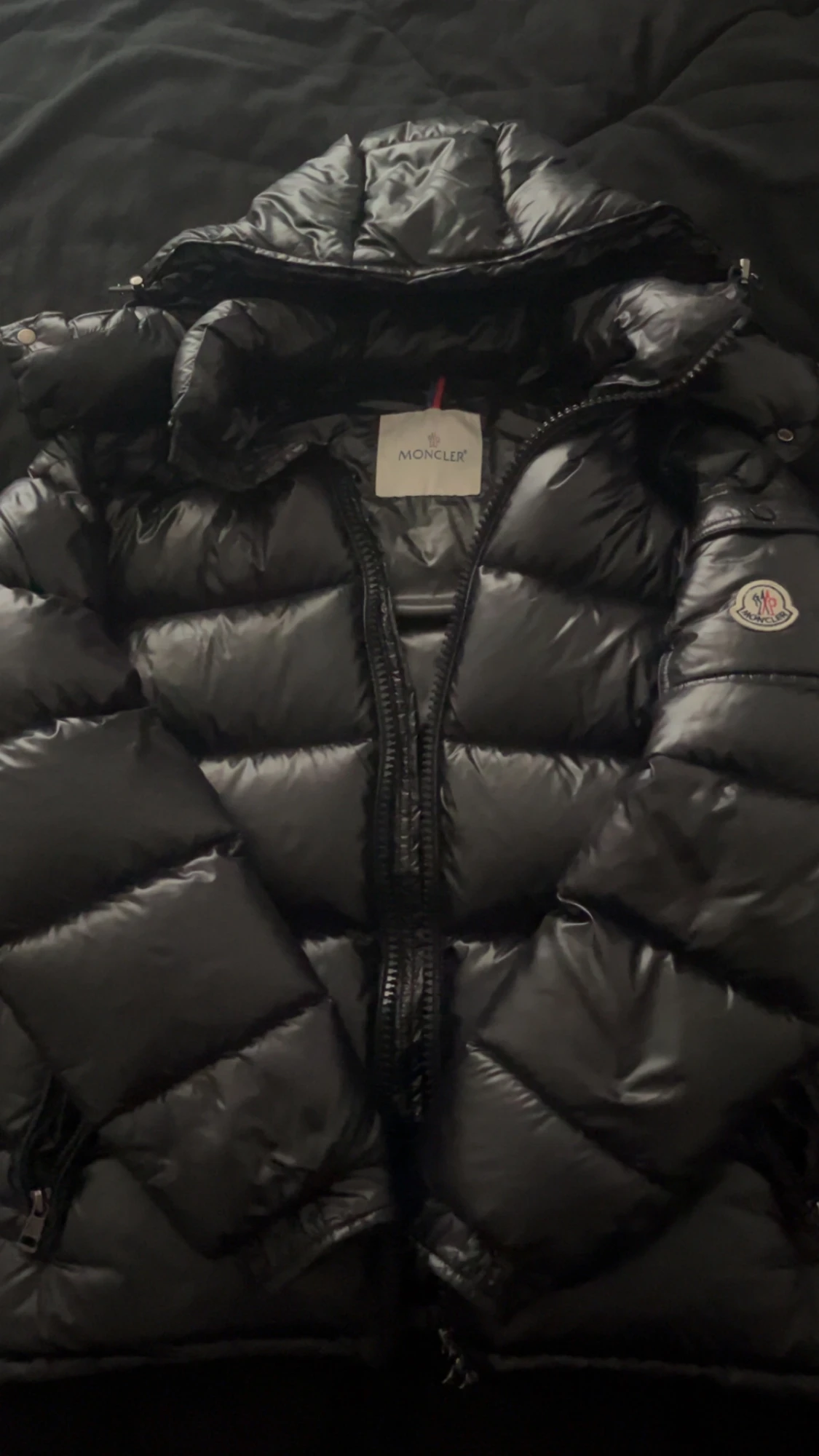 Svart Moncler pufferjacka med huva