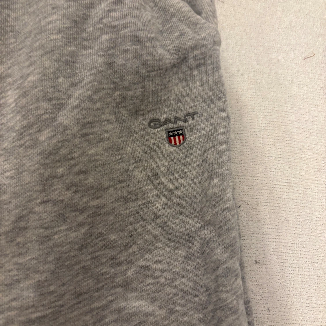 Grå mjukisbyxor från GANT med snörning - 2