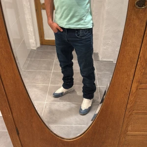 Replay jeans  - Ett par snygga byxor från Replay i storlek W32 L34 i modellen Anbbas 