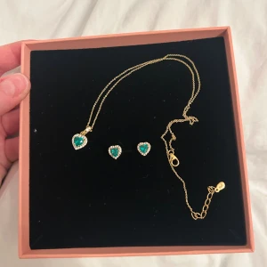 Äkta silver - Säljer detta som är köpt på guldfynd för 1100 för bara 600 set pris! Äkta silver knappt används 