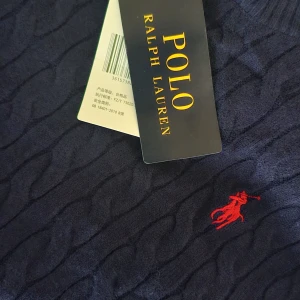 Polo Ralp Lauren Stickad tröja - Säljer en helt ny stickad tröja. Storlek S. Alla tags kvar. Pris kan diskuteras.