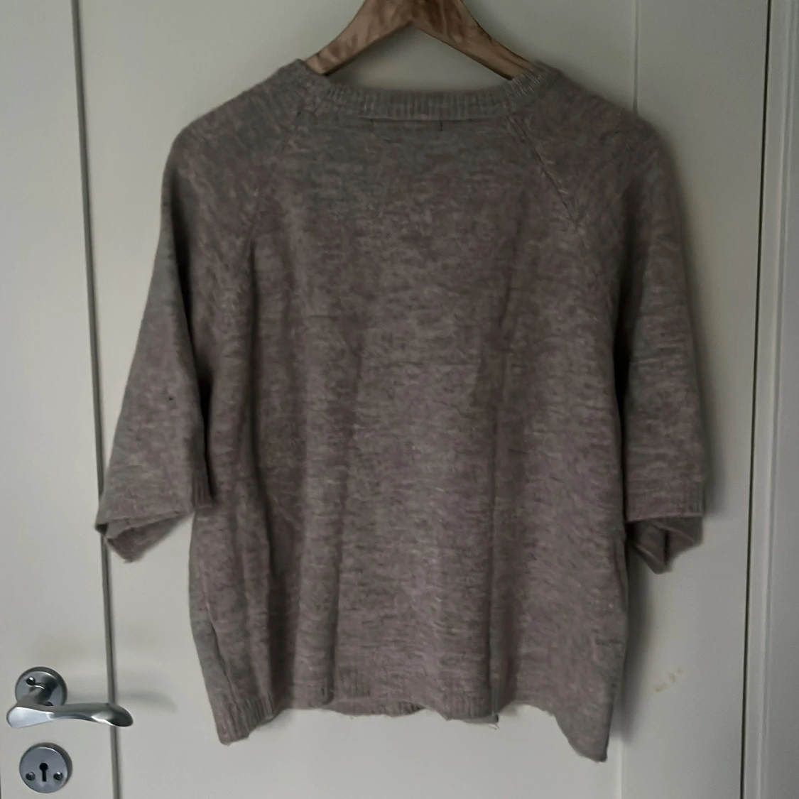 Beige stickad tröja från 157 - 1