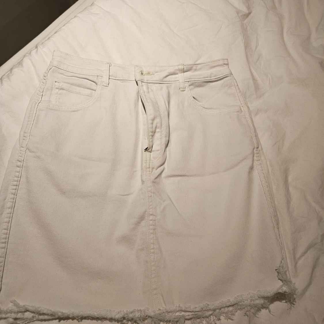 Vit jeanskjol från &Denim, strl 40