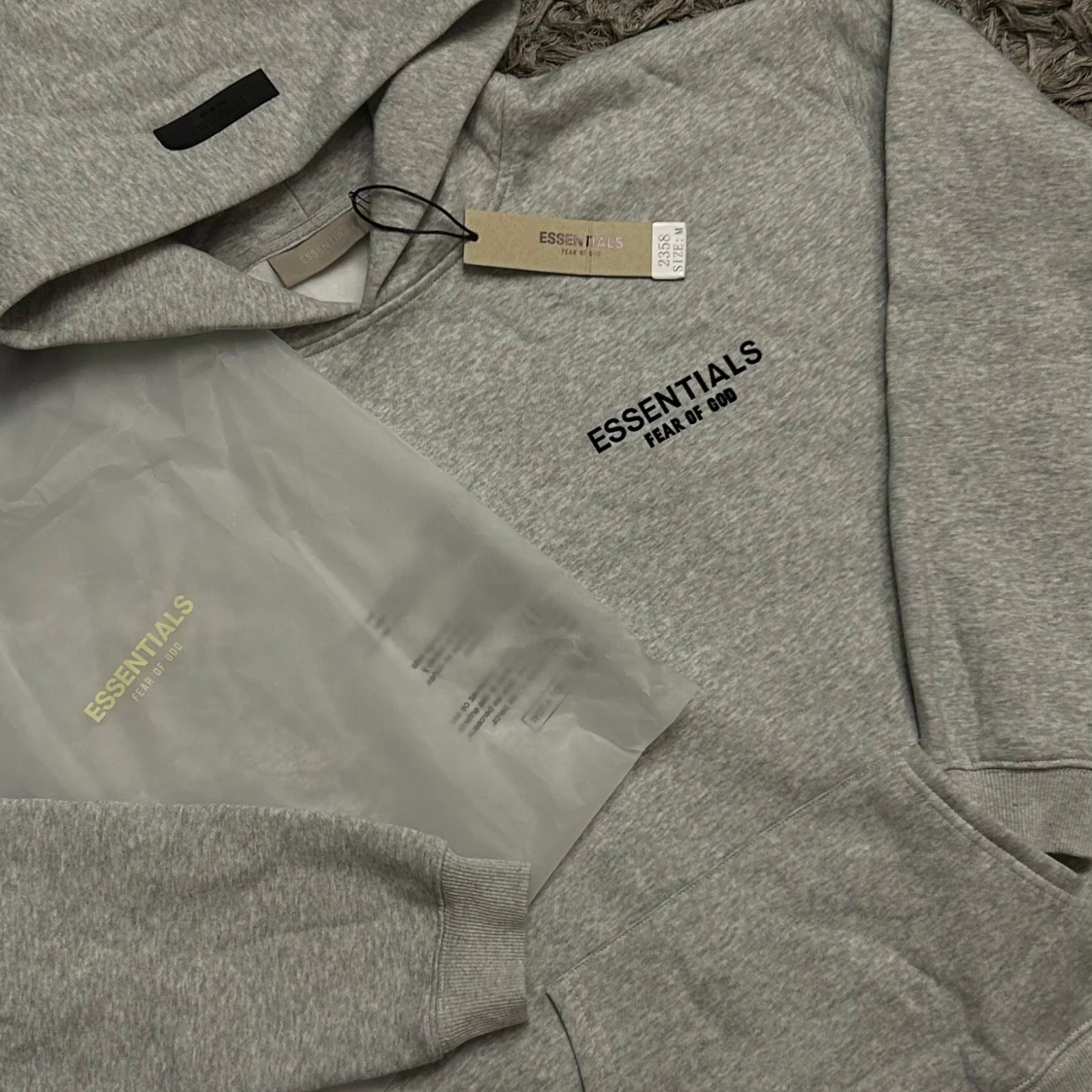 Grå Essentials Fear of God hoodie