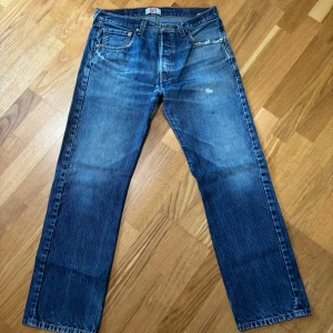 Levis Jeans - Feta Levis 501 i storlek 32/30
