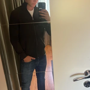 En full zip tröja från märket gap - Bra skick, skriv om du har några frågor