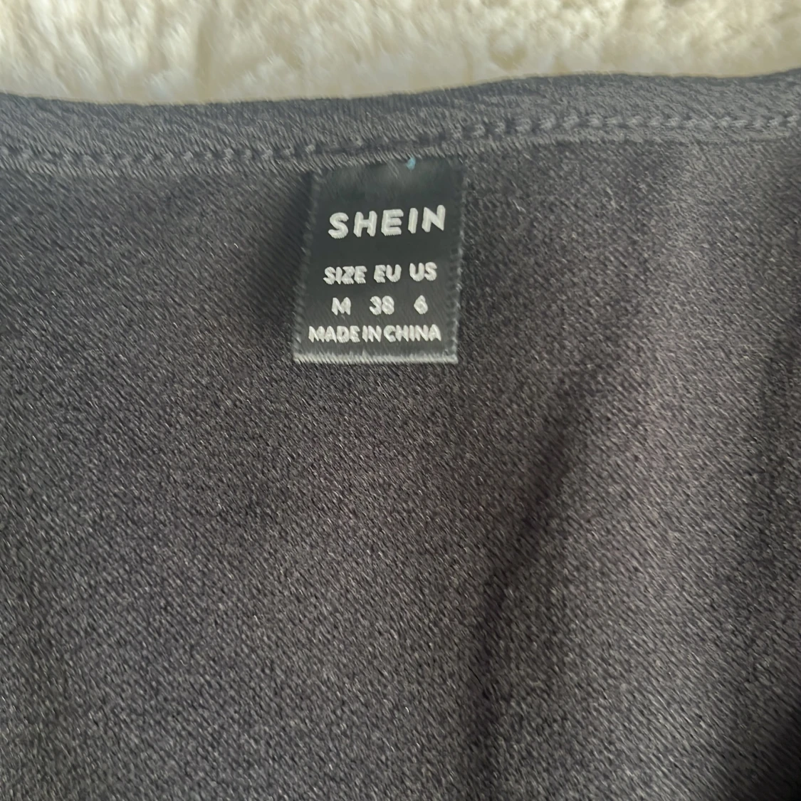 Svart omlotttöja från SHEIN - 1