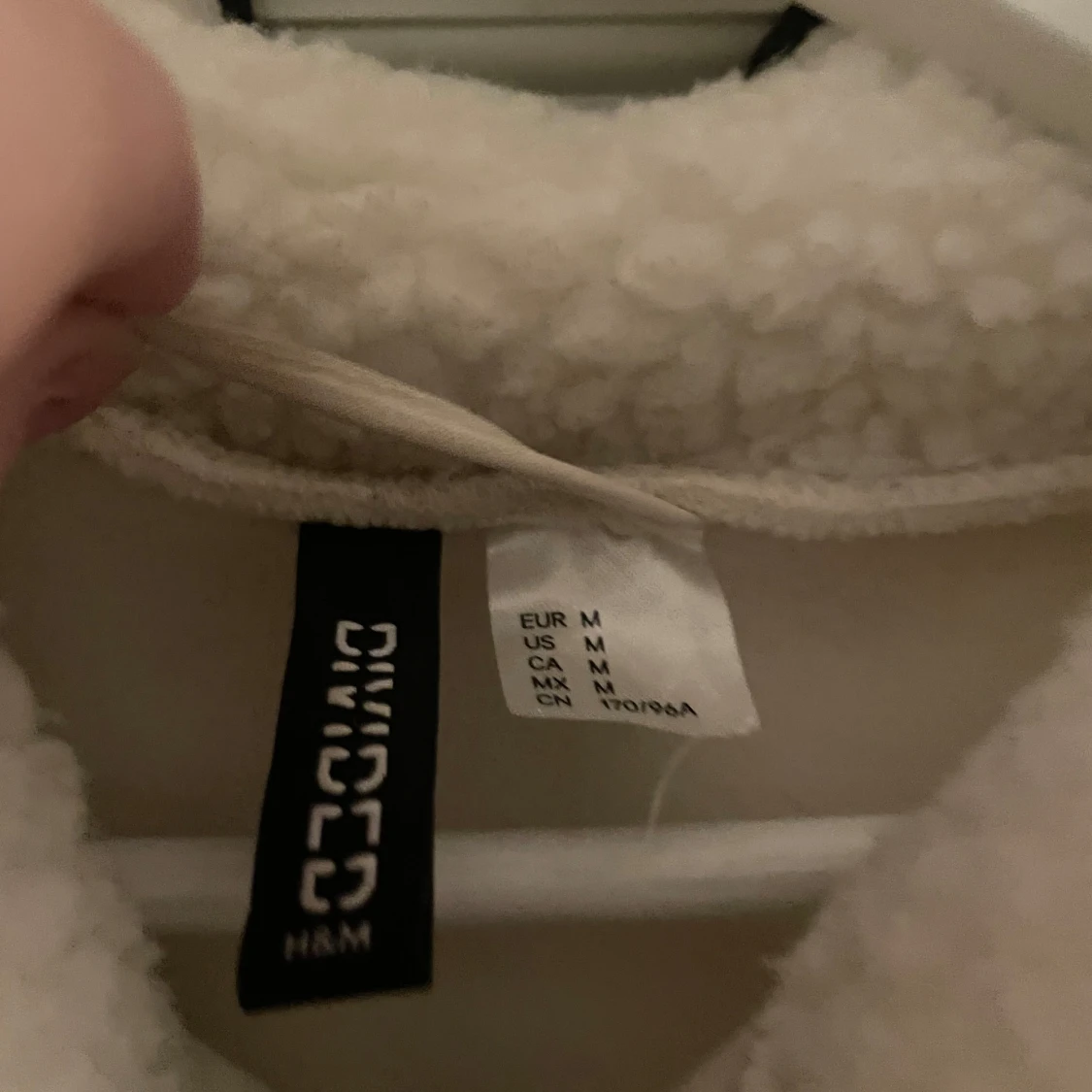 Vit teddyjacka från H&M med knäppning - 2