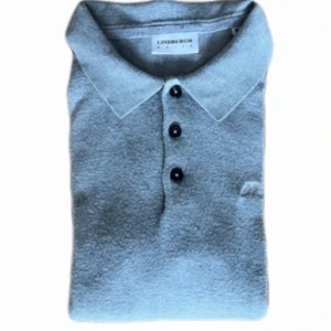 Grå pikétröja från Lindbergh - Skit fet pikétröja från Lindbergh. Perfekt till alla stilar👌 Pris kan diskuteras!!
