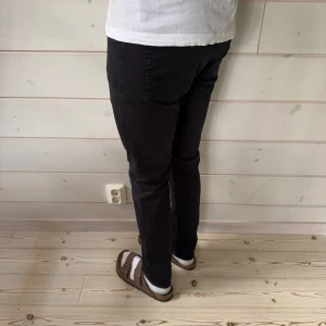 Slim Jack & Jones jeans - Svarta slimfit jack & jones jeans | Modell: Slim/glenn | Storlek: W31 L32 | Skick 9/10 | Hör gärna av er vid frågor och funderingar!🤗