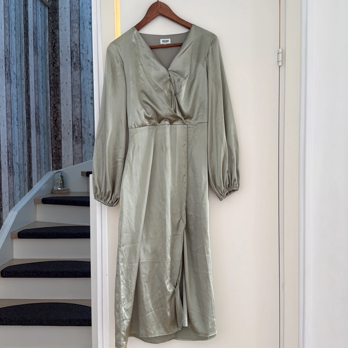 Ljusgrön långklänning från Bubbleroom